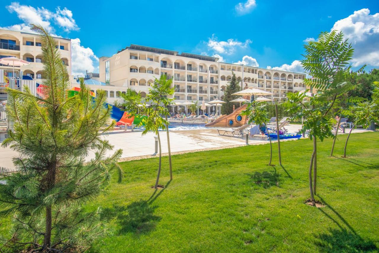 Belvedere Hotel Primorsko Luaran gambar